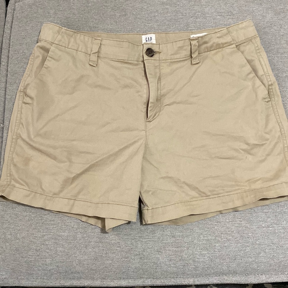 GAP khaki city short
